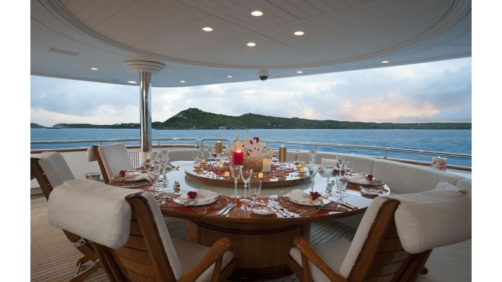 motor-yacht-starfire-master2-1024-576